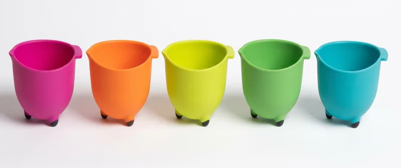 Mixing bowl 18.5 cm with spout