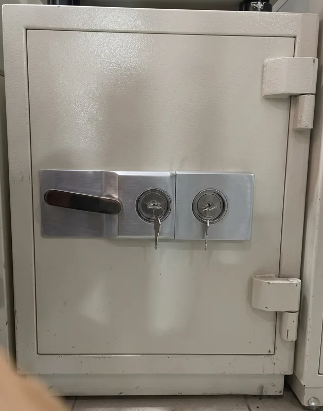 Office safe 68 cm, double key lock