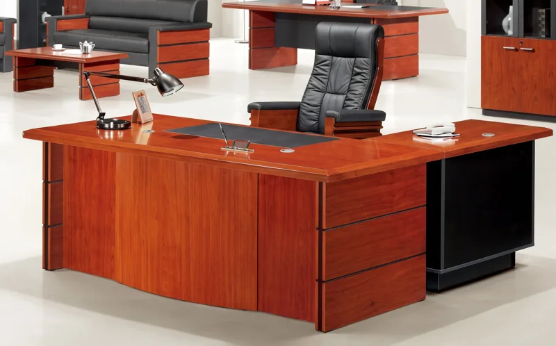Executive desk 1.7 m with side return, veneer