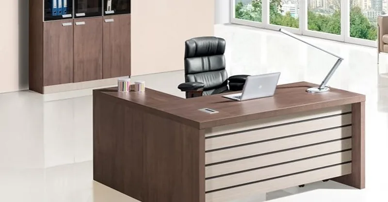 Office desk 1.4 m with return, striped front